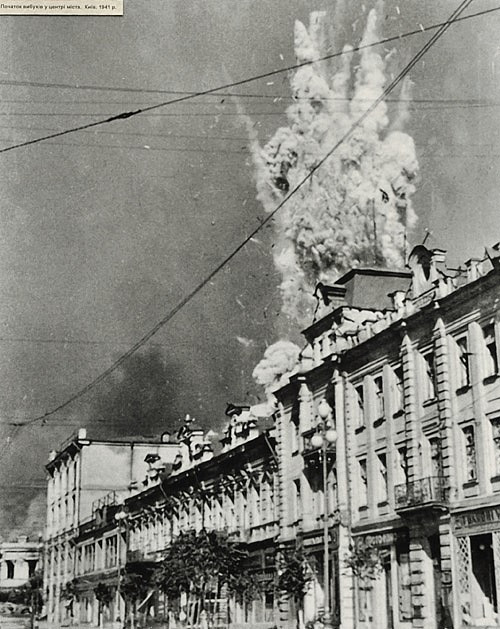 «Випалена земля»: 24 вересня 1941 року НКВД та червоноармійці почали знищувати Хрещатик