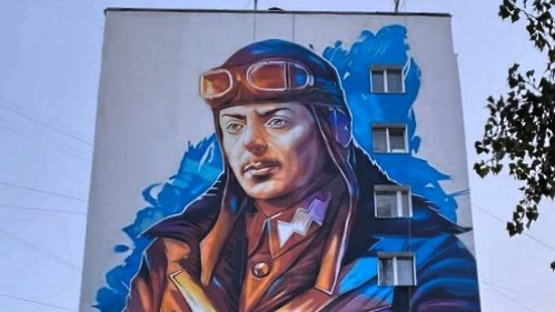 На київській багатоповерхівці намалювали мурал з портретом Петра Франка