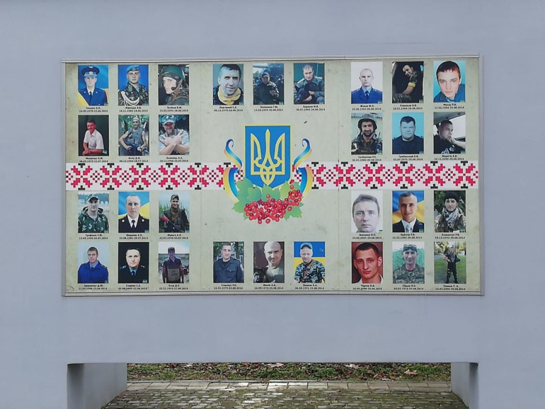 УІНП та ПЦУ провели всеукраїнську панахиду за загиблими у 2020 році воїнами