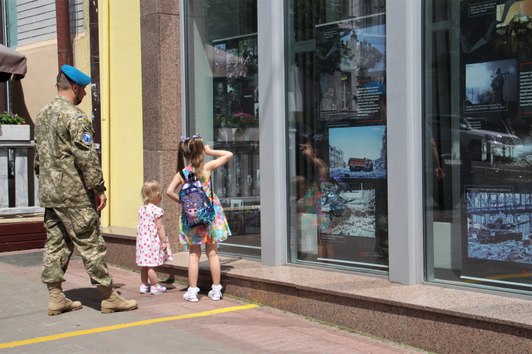 У Києві презентували фотовиставку «Героїчна оборона Донецького аеропорту (2014-2015)»