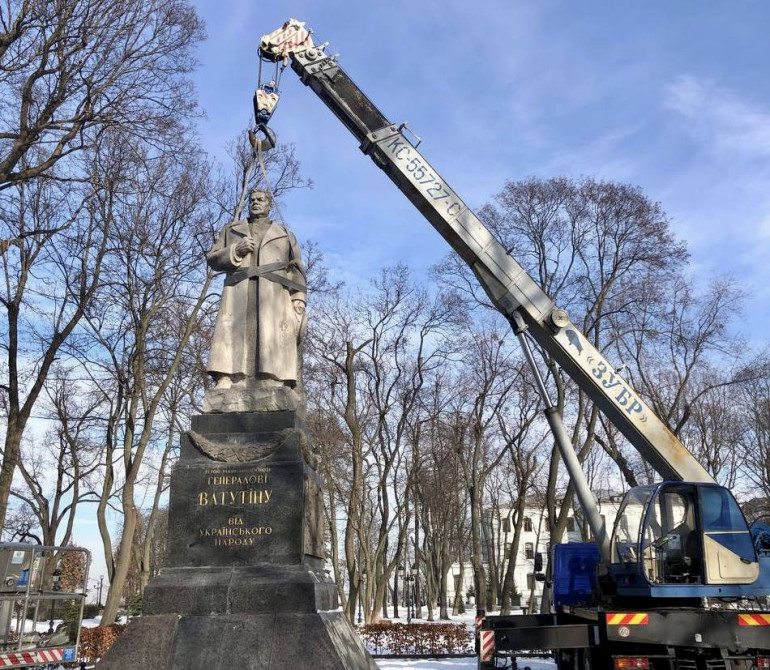 Памʼятник Миколі Ватутіну переносять із Маріїнського парку в центрі Києва до музейного простору