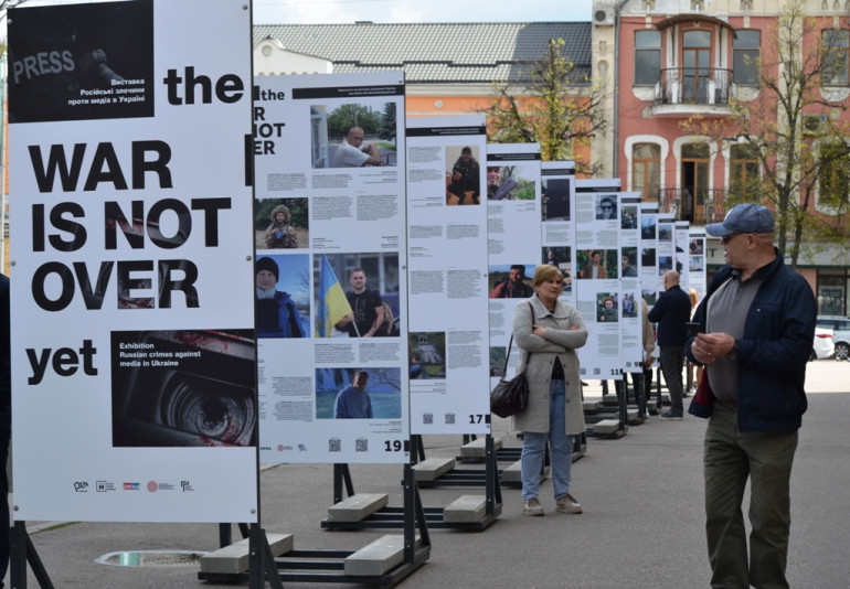 У Полтаві до 28 травня триває виставка про російські злочини проти журналістів в Україні