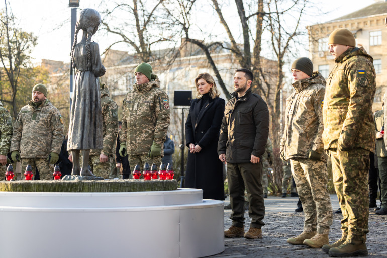 Перші особи держави та зарубіжні гості вшанували пам’ять жертв Голодомору