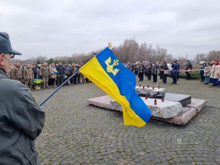 У Крутах вшанували героїв легендарного бою