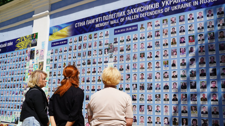 У Києві відкрили вуличну фотовиставку присвячену Іловайській трагедії