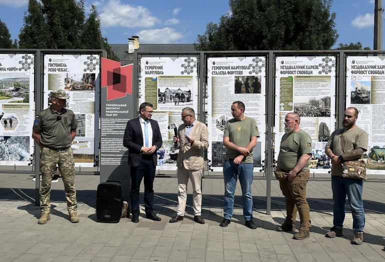 Вулична виставка «Волю вільних не зламати» відкрилася в Києві