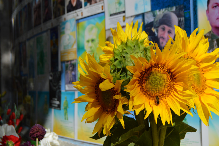 Голова УІНП разом з колективом Інституту вшанували пам'ять захисників України