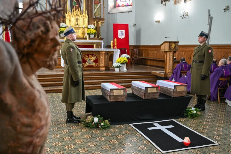 У Мостиськах перепоховали тіла загиблих воїнів Війська Польського