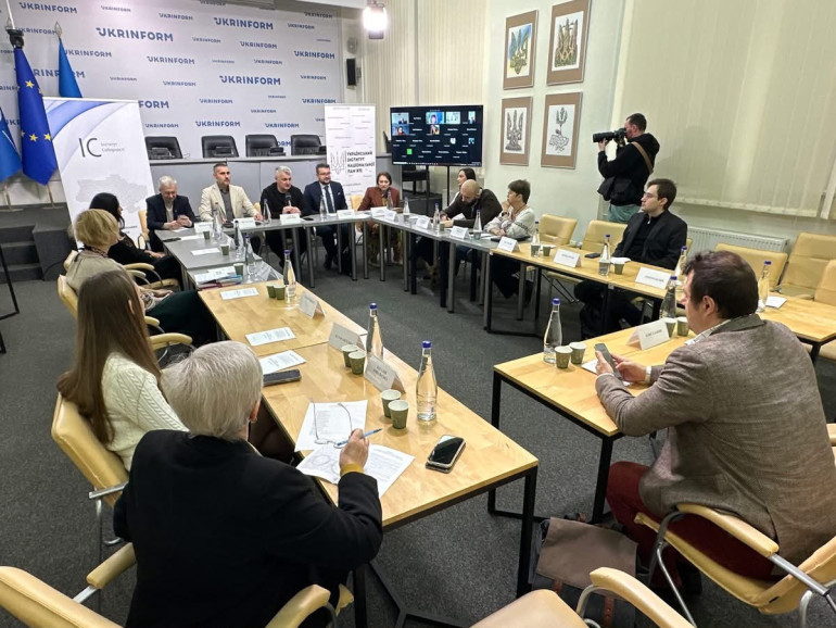 «Поштовх до дії»: відбулася конференція про українські рухи сходу і півдня України